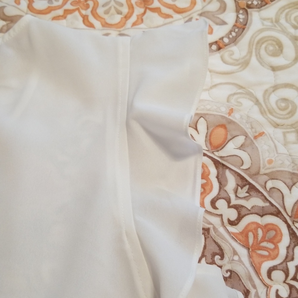 White blouse - Picture 5 of 6